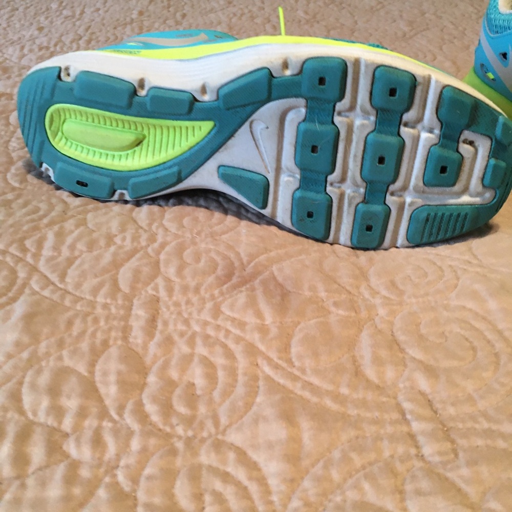 Nike - Picture 2 of 3